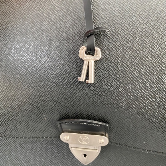 Louis Vuitton Taiga Men Briefcase - Picture 4 of 13